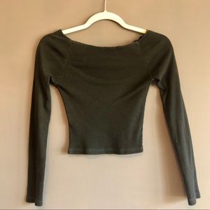 Black off the shoulder long sleeve top!
